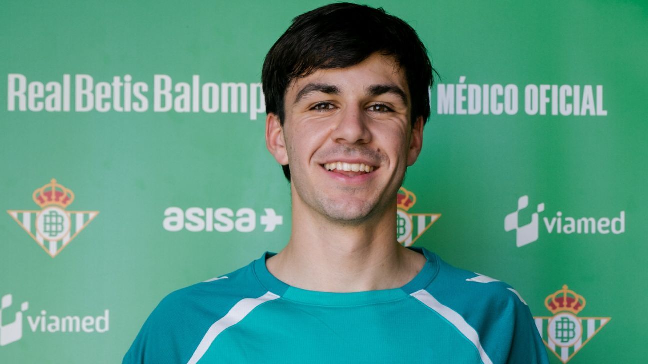 Primer Entrenamiento De Petit En Betis El Chico Que Iba Al Liceo No primer-entrenamiento-de-petit-en-betis-el-chico-que-iba-al-liceo-no