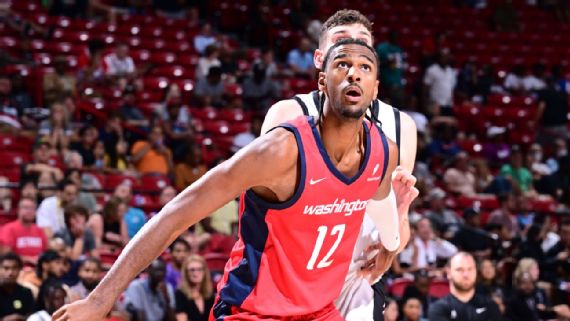 Алекс Сарр демонстрирует универсальность