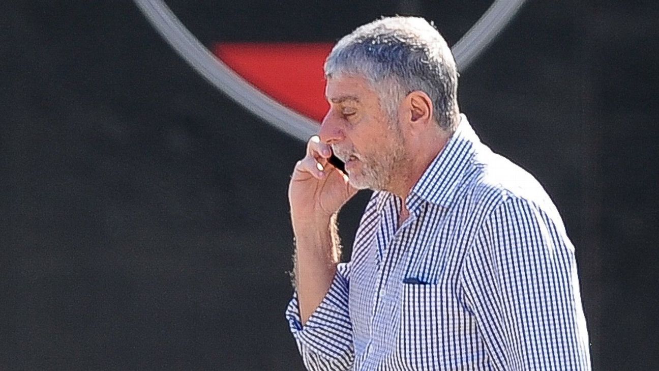 Flamengo dispensa médico José Luiz Runco após polêmica com De La Cruz.