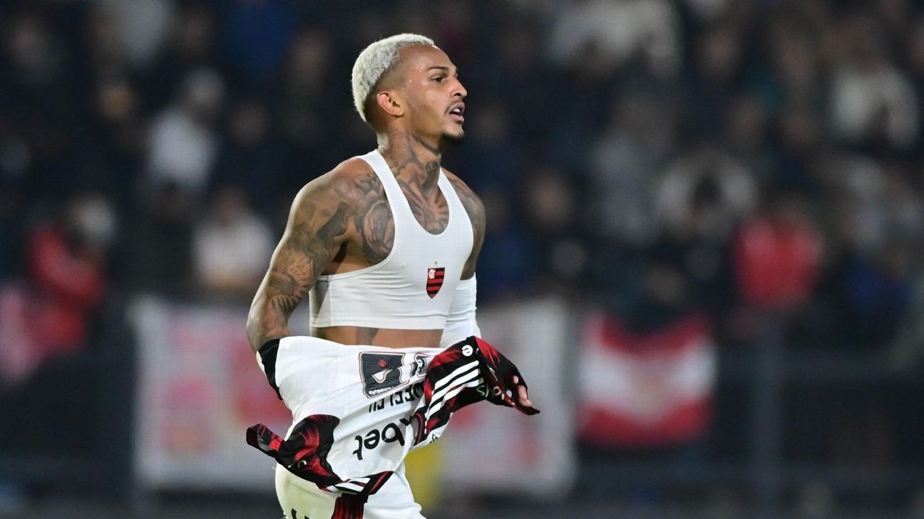 Emerson Royal acerta com Roma e Wesley se despede do Flamengo.