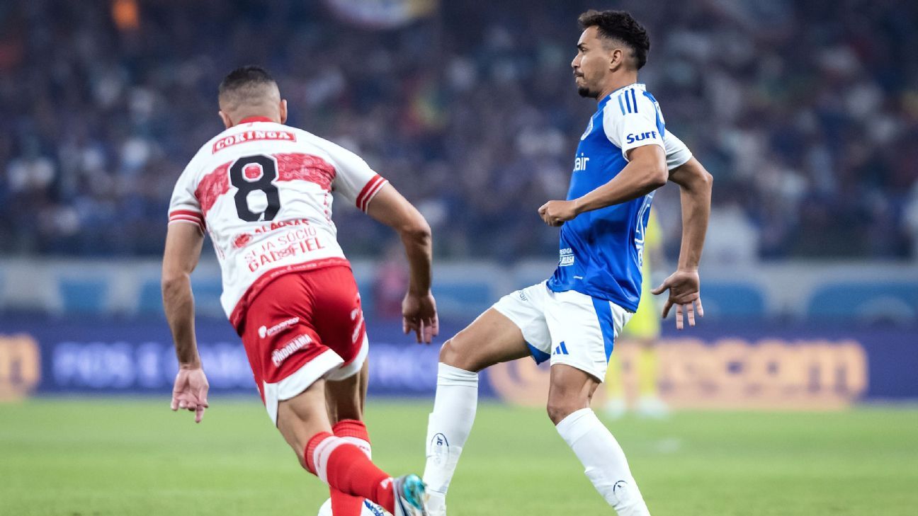 Cruzeiro empata com o CRB após pênalti anulado pelo VAR.