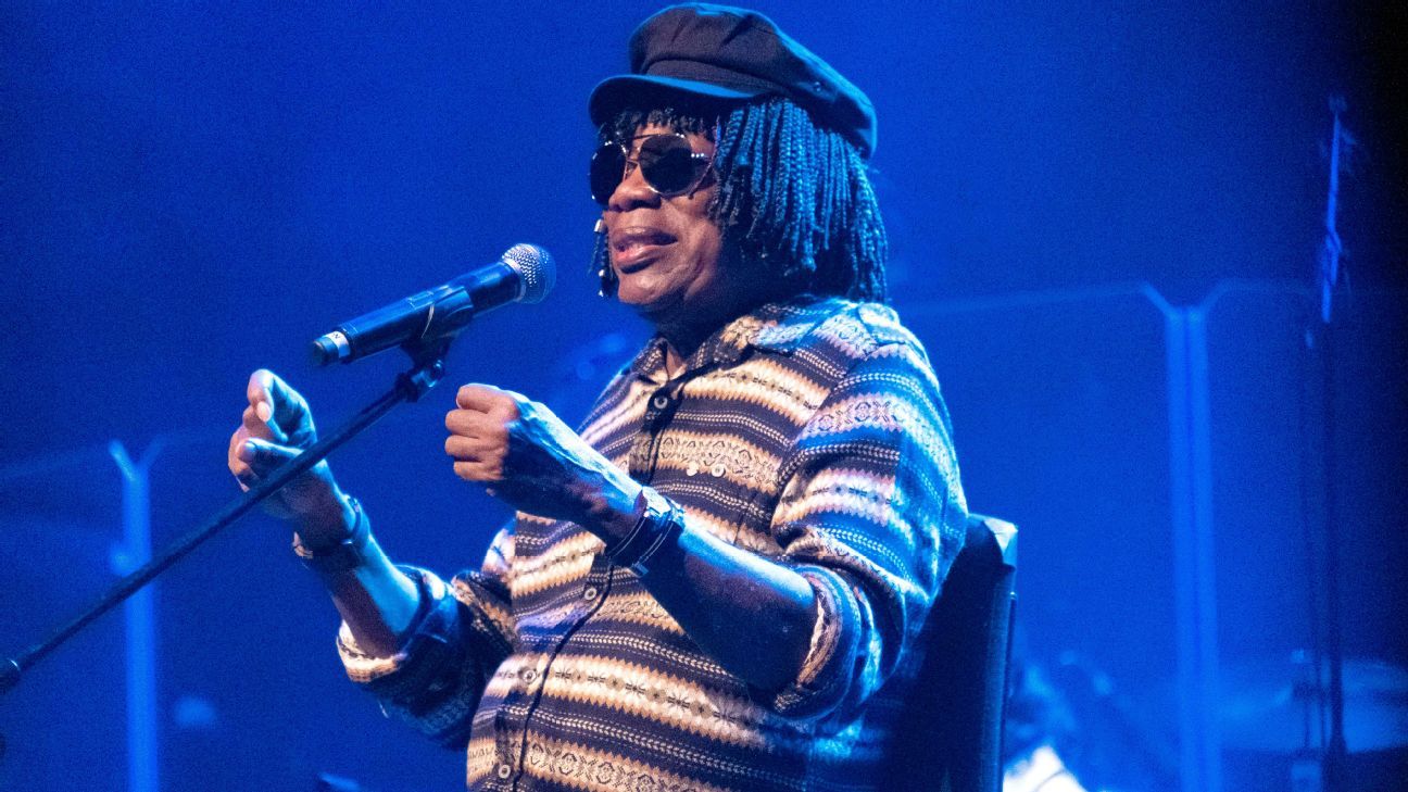 Milton Nascimento processa Cruzeiro: justificativa legítima em defesa do torcedor.