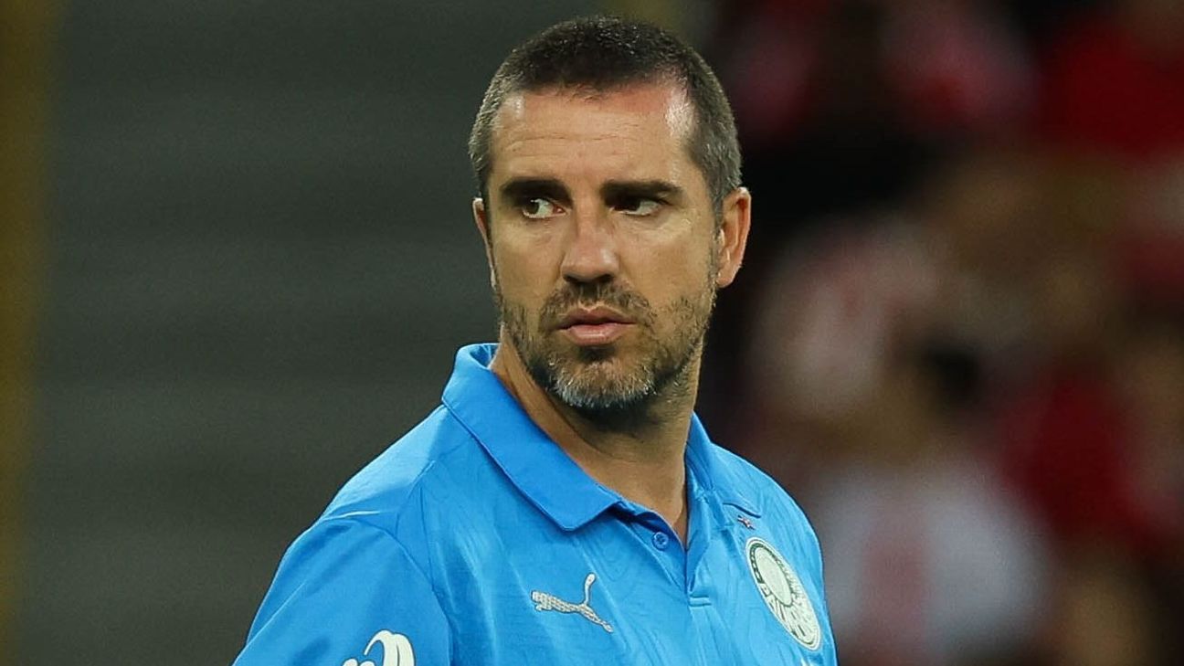 Auxiliar de Abel Ferreira reclama de arbitragem por gol do Corinthians: 