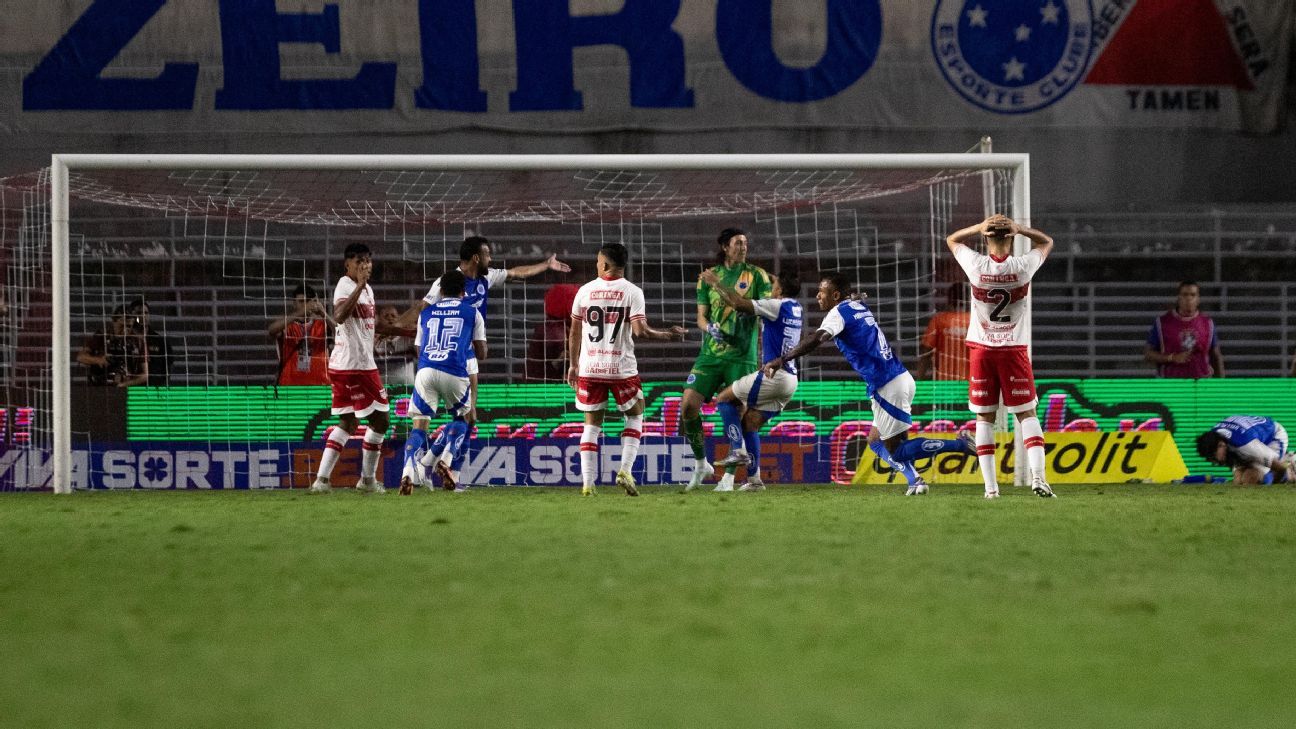 Controvérsia: Pênalti defendido pelo Cruzeiro gera debate sobre regra no futebol