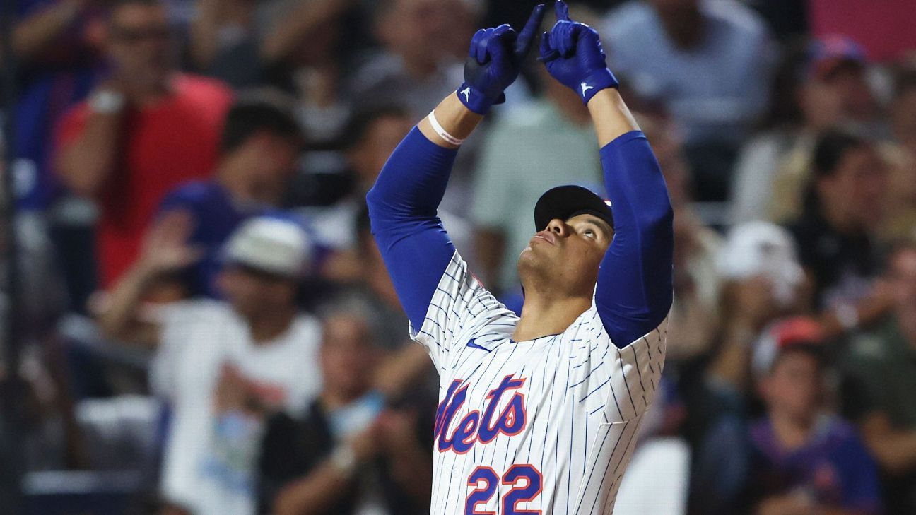 Juan Soto batting for the Mets