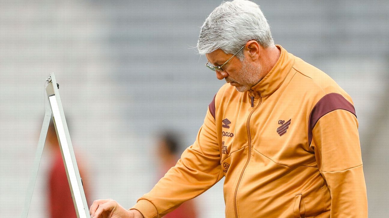 Crise na série B: técnico de rival faz desabafo pesado e mostra a pressão do futebol