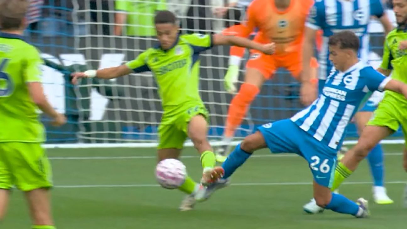 VAR in the Premier: Eze disallowed, Senesi, ¿red card? Controversies and analysis.