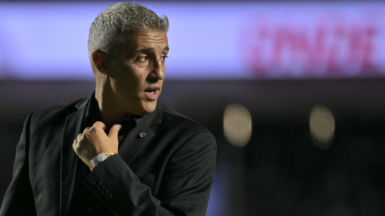 OPINIÃO: Crespo precisou de só 3 palavras para definir decadência do São Paulo