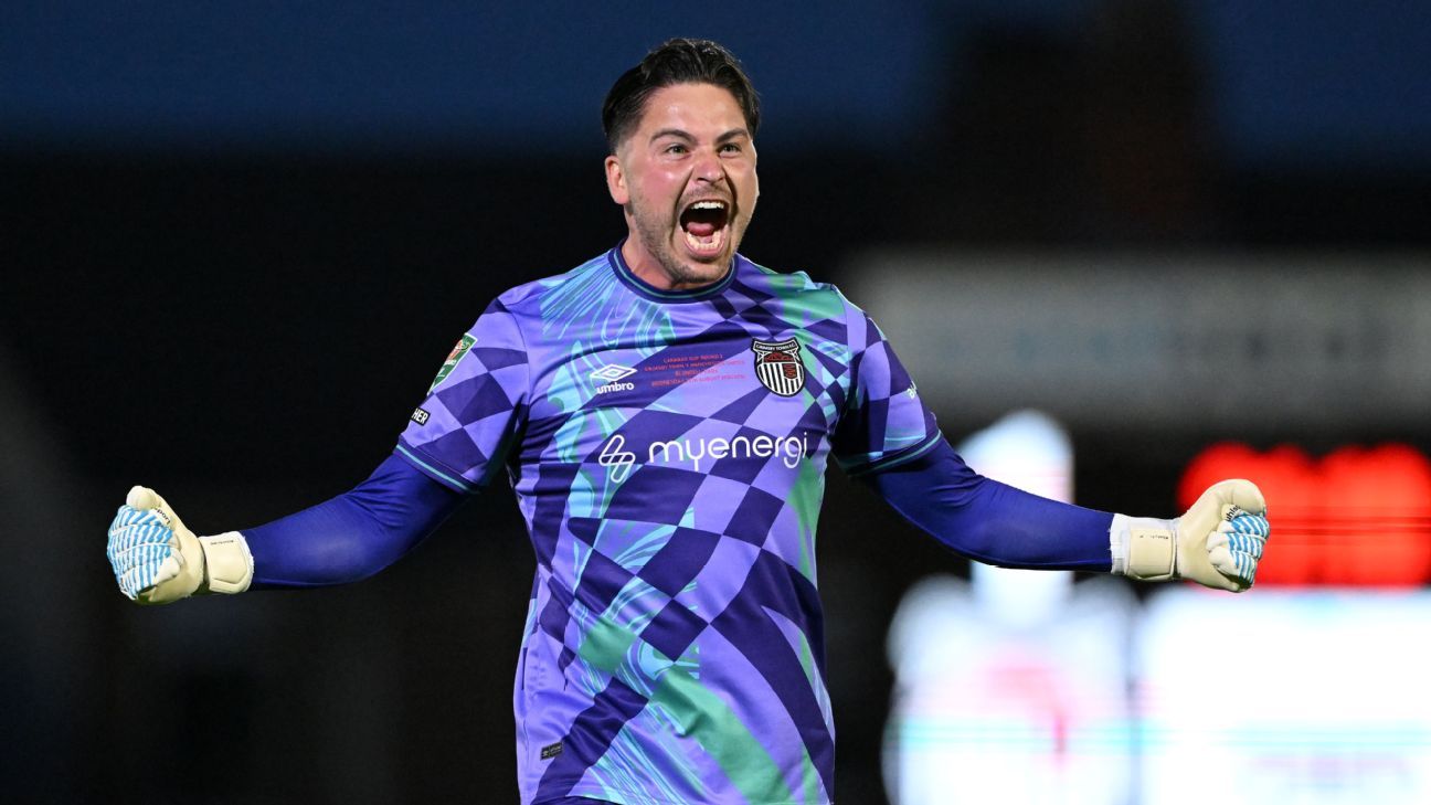 Goleiro herói contra o Manchester United revela mistura de sentimentos com vaga: 'Sou torcedor, então estou meio irritado'