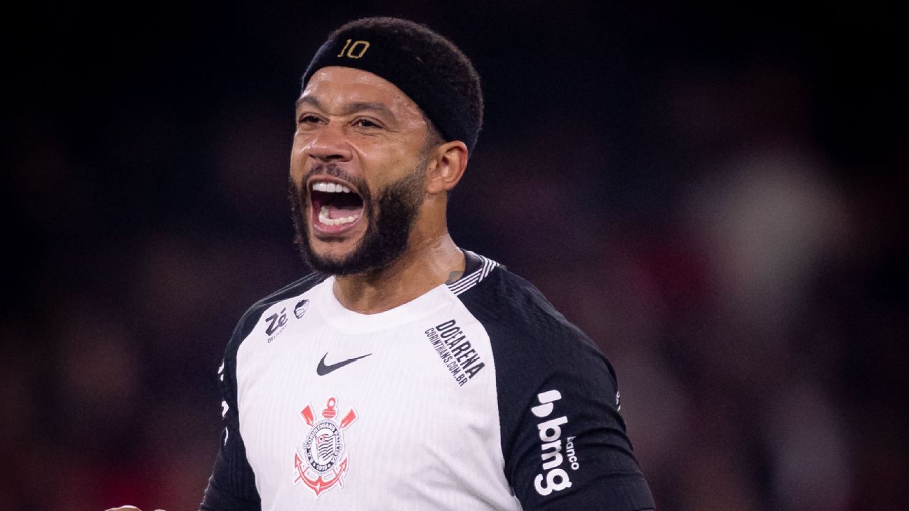 Memphis detona, diz que gramado sintético 'mata o jogo' e faz apelo: 'Brasil, quando vocês vão ouvir os jogadores?'