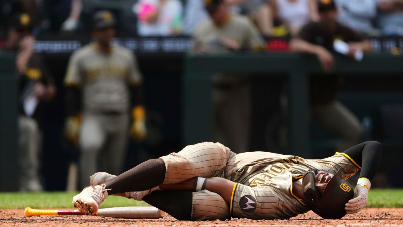 Padres' Bogaerts put on IL with left foot fracture