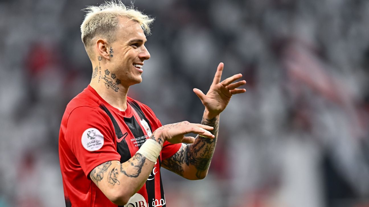 Grêmio faz proposta de R$ 108 milhões por Róger Guedes para reforçar ataque.