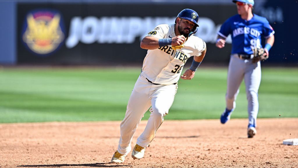 Alfaro, out of bigs since '23, signs with Nationals