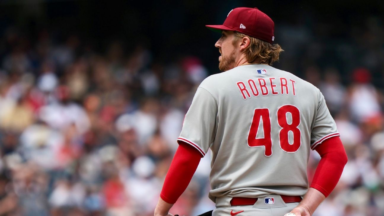 Phillies reliever Robert to IL with forearm strain