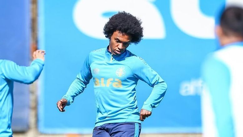 Willian explica escolha pelo Grêmio após declaração sobre futuro no futebol brasileiro.