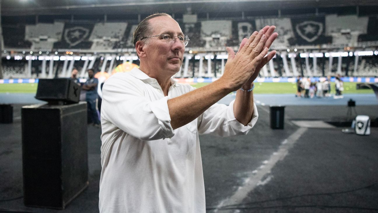 Textor 'desiste' de listar erros e joga foco no confronto com o Mengão pelo Brasileirão