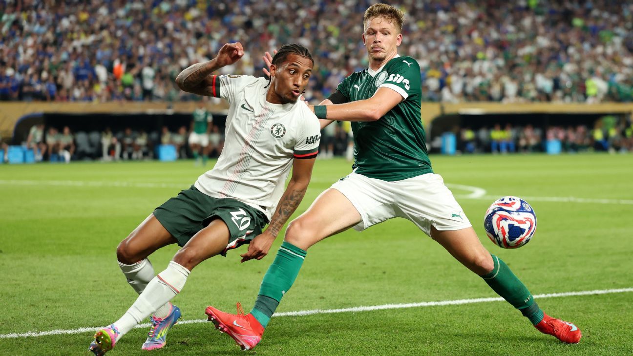 João Pedro admite Chelsea impressionado com Fla, Flu e Palmeiras e revela dois atletas em alta com ingleses: 'Deram trabalho'