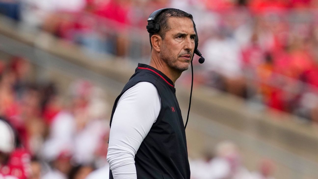 Badgers AD backs team amid 'Fire Fickell' chants