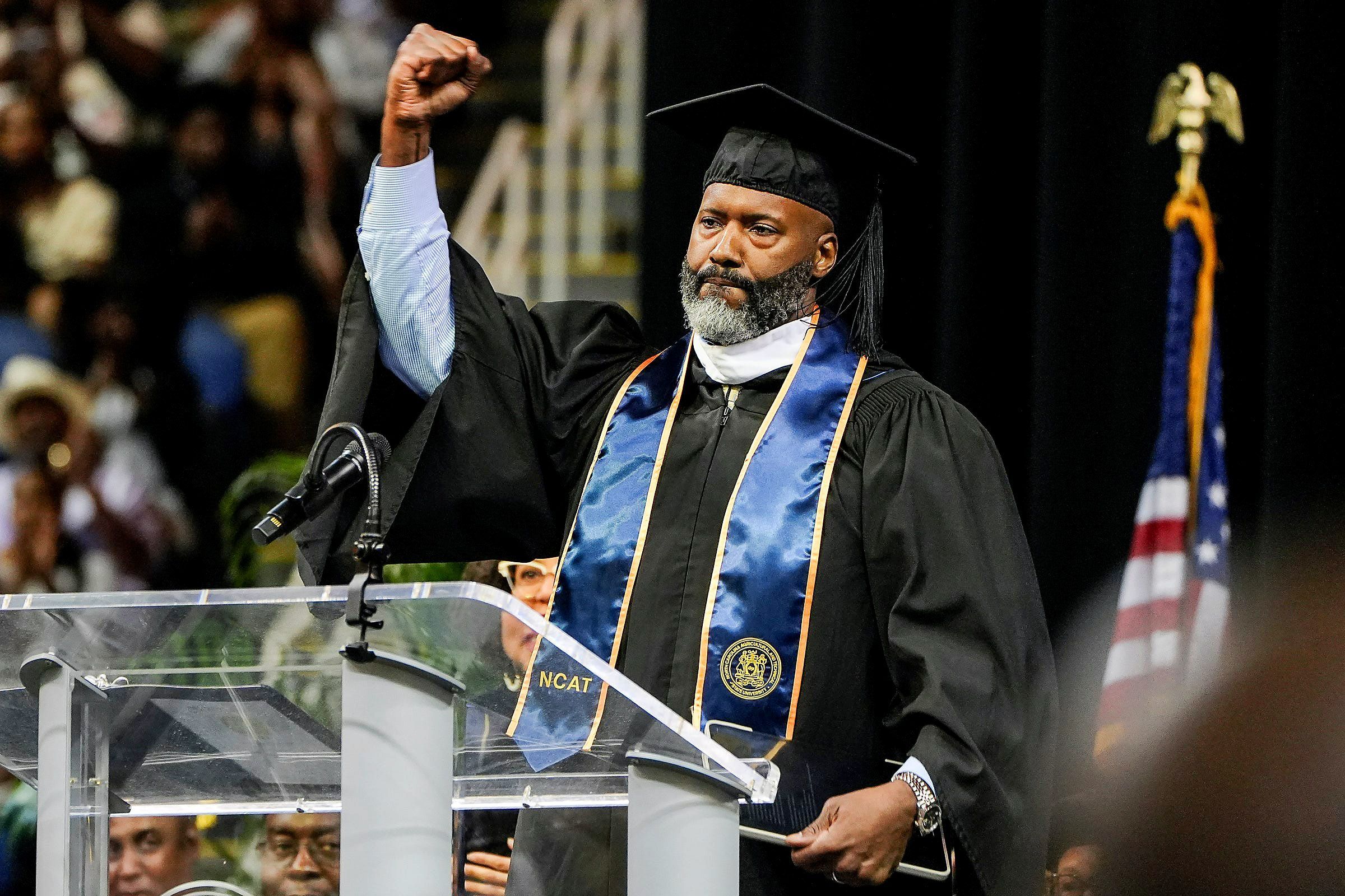 Holmes fue honrado como orador principal en su alma mater, North Carolina A&T, en mayo.
