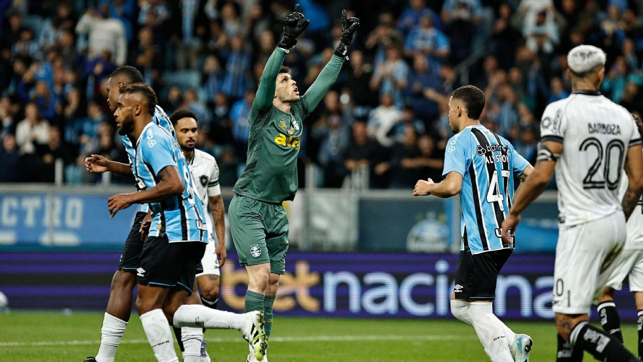 Volpi marca gol no fim e Grêmio empata com Botafogo em jogo polêmico.