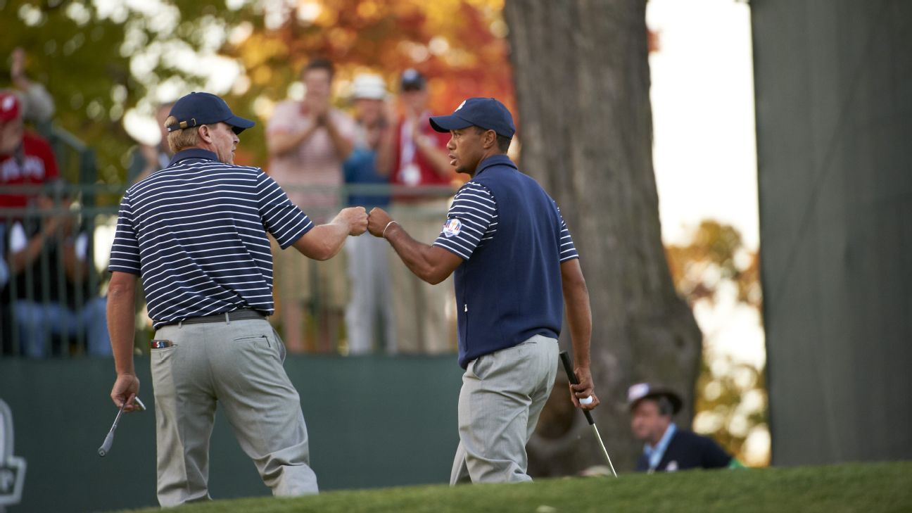 Steve Stricker y Tiger Woods en Ryder Cup 2012, día dos