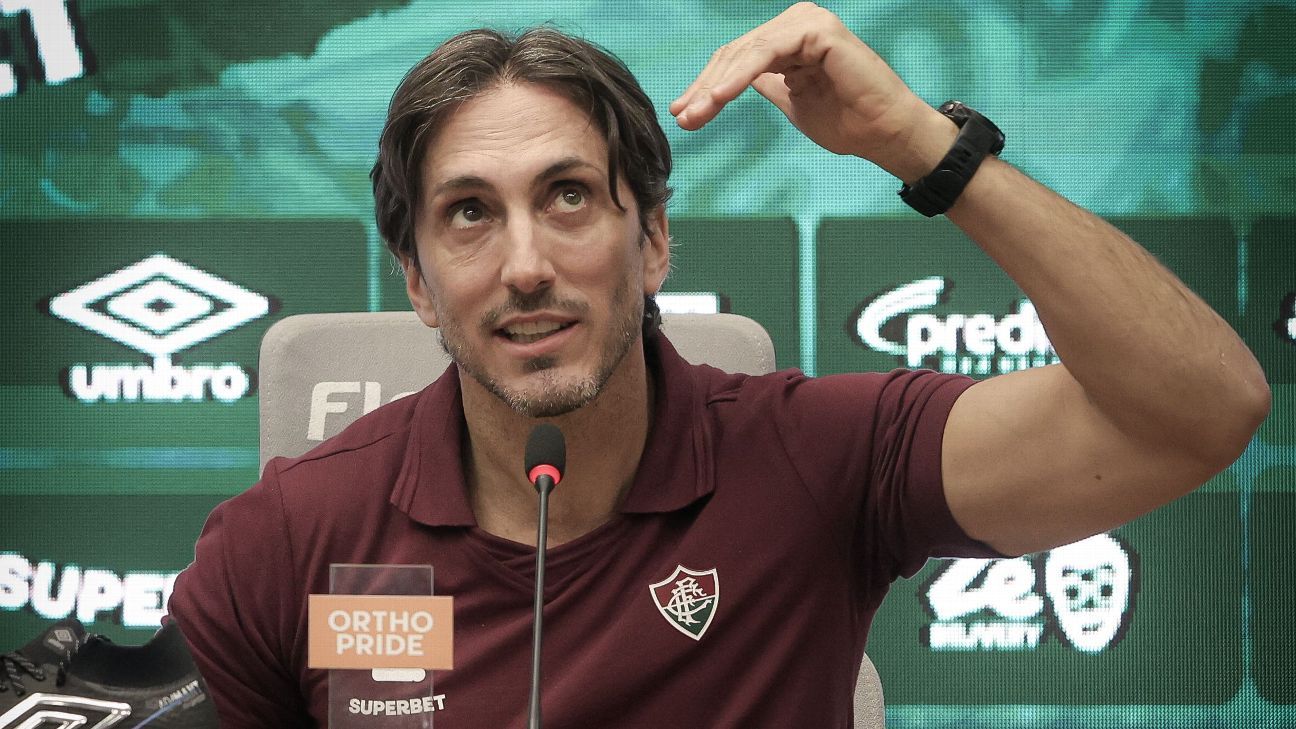 Zubeldía brinca sobre expulsões na chegada ao Fluminense e reage a críticas que ouvia no São Paulo por não usar base