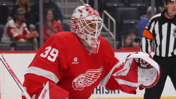 Новая маска Кэма Талбота с Детройт Ред Уингз включает крылатое колесо сбоку.