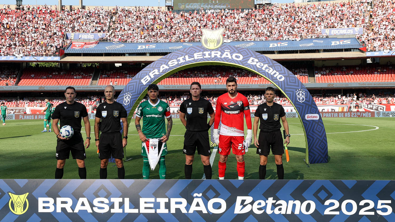 VAR Sob Suspeita! Súmula Revela Caos em Palmeiras x São Paulo e Liga o Alerta para o Mengão no Brasileirão!