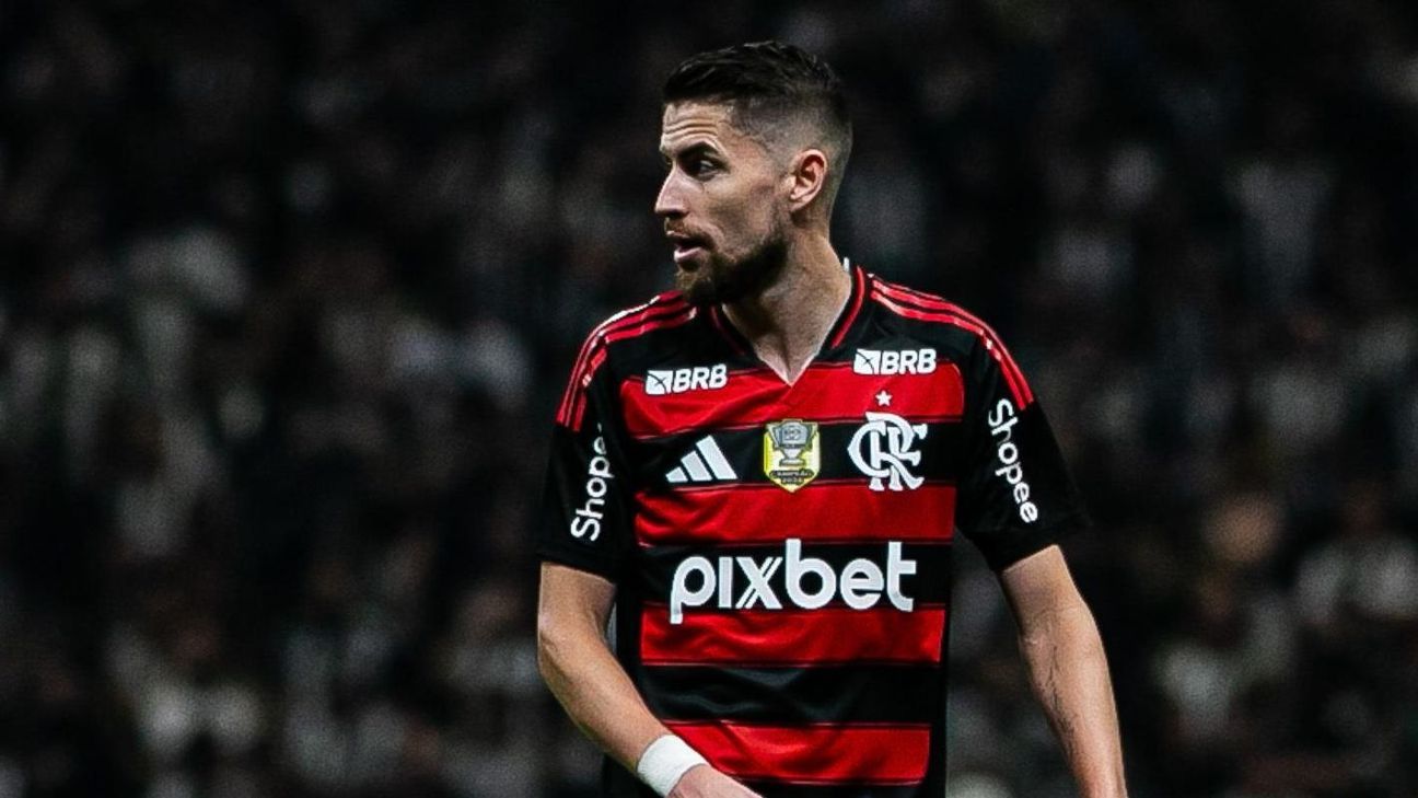 Jorginho Ferve: Arbitragem e Gramado da Fonte Nova 'Pura Terra' Geram Revolta Rubro-Negra!