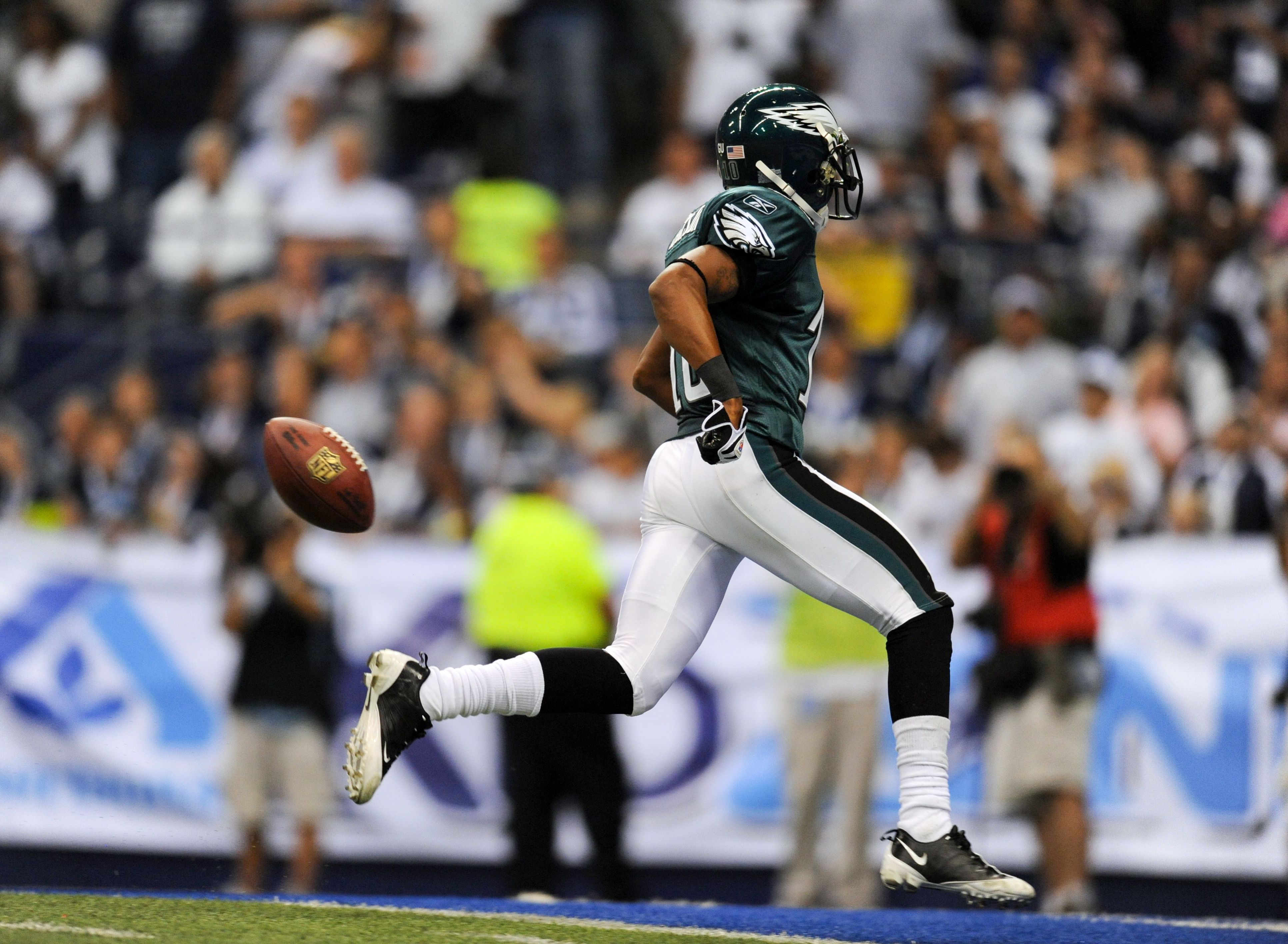 Errores Garrafales: Jugadores NFL Pierden Balón Antes de Anotar