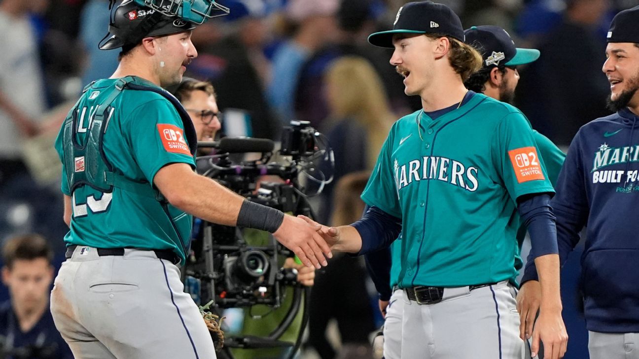Mariners shut down Jays' bats to steal Game 1