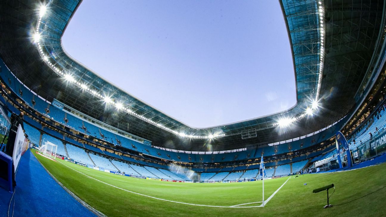 Grêmio recorre a empréstimo de empresário para quitar salários após atraso.