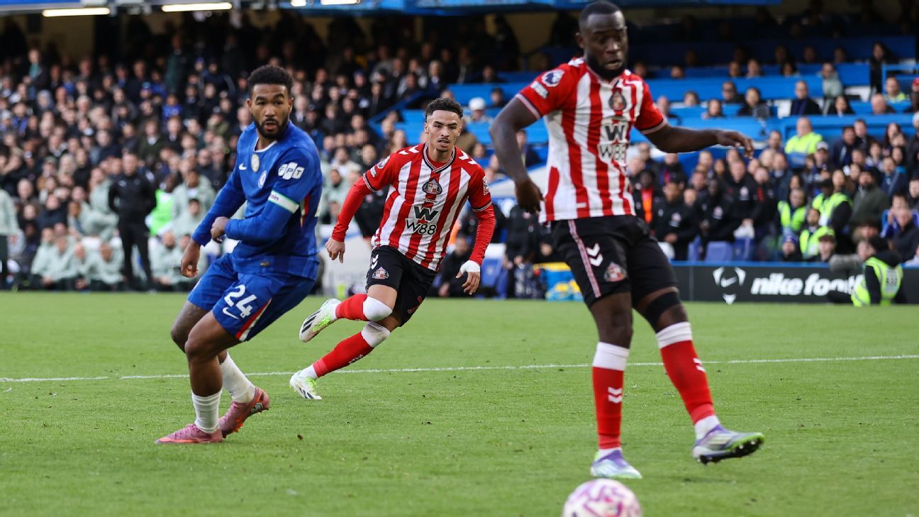 VAR review: Was Sunderland's goal offside? Did Gakpo deserve a penalty?