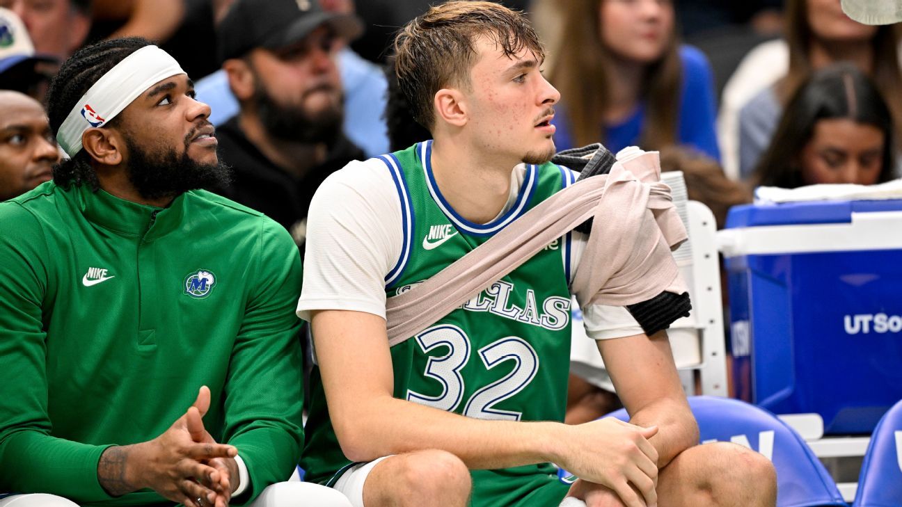 Flagg hurts shoulder, is benched in crunch time