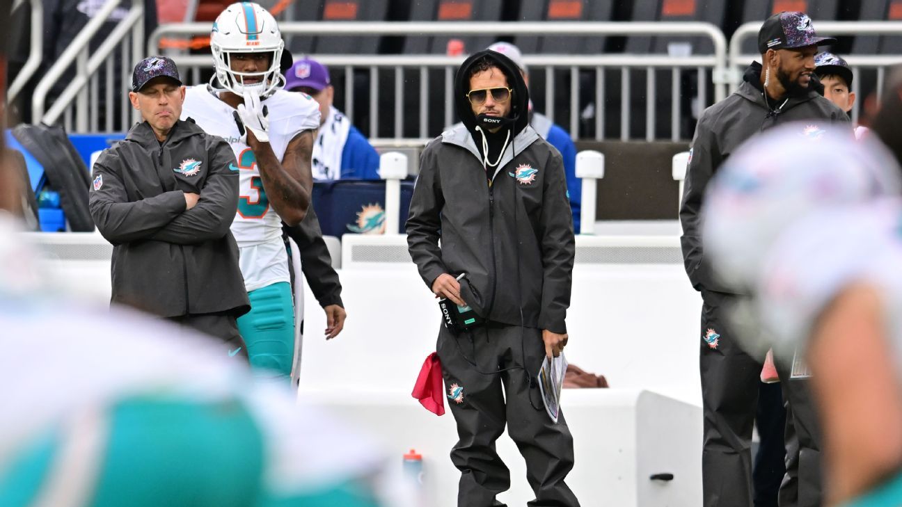 Inside Mike McDaniel's uncertain future with the Dolphins
