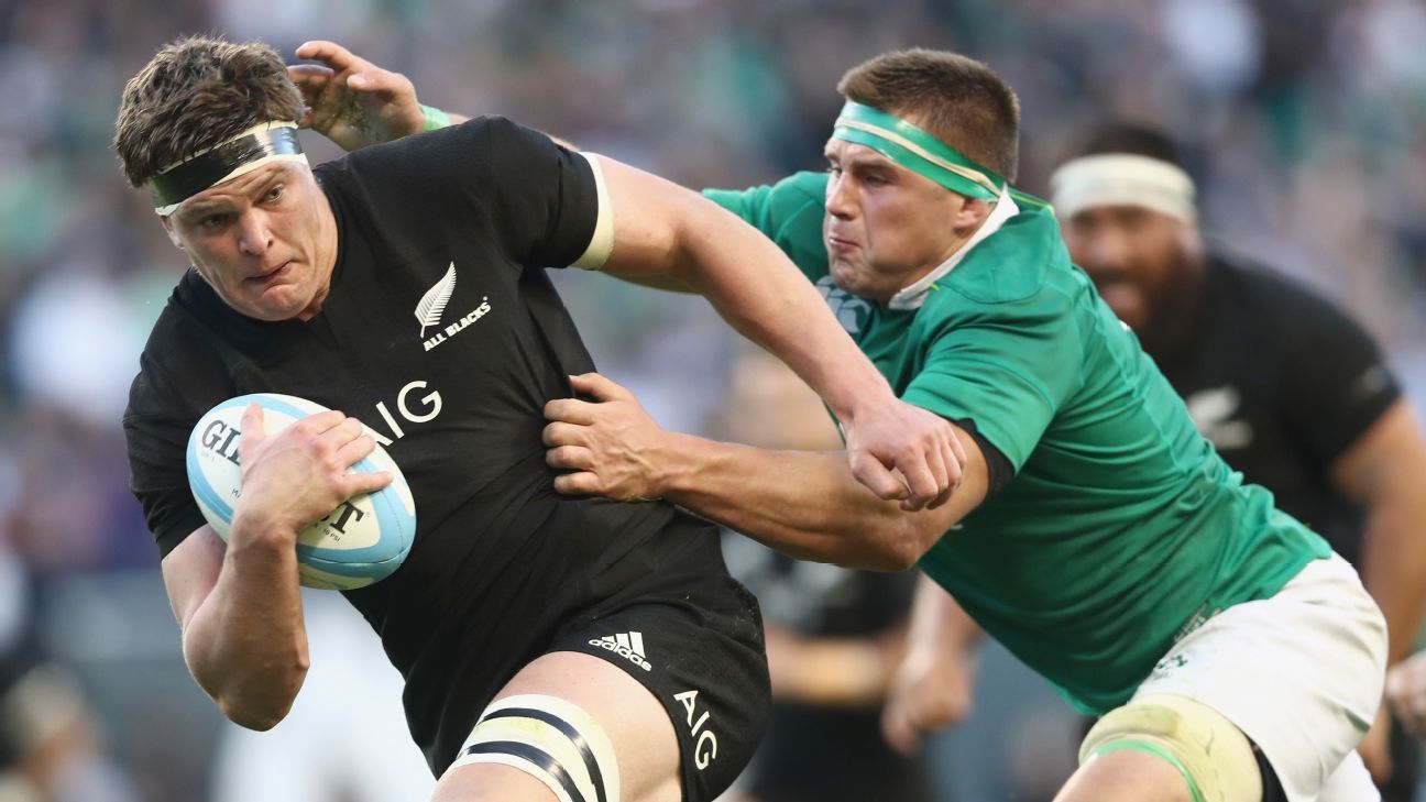 All Blacks: Scott Barrett regresa para choque contra Inglaterra 2 Scott Barrett (L) was injured against Ireland.