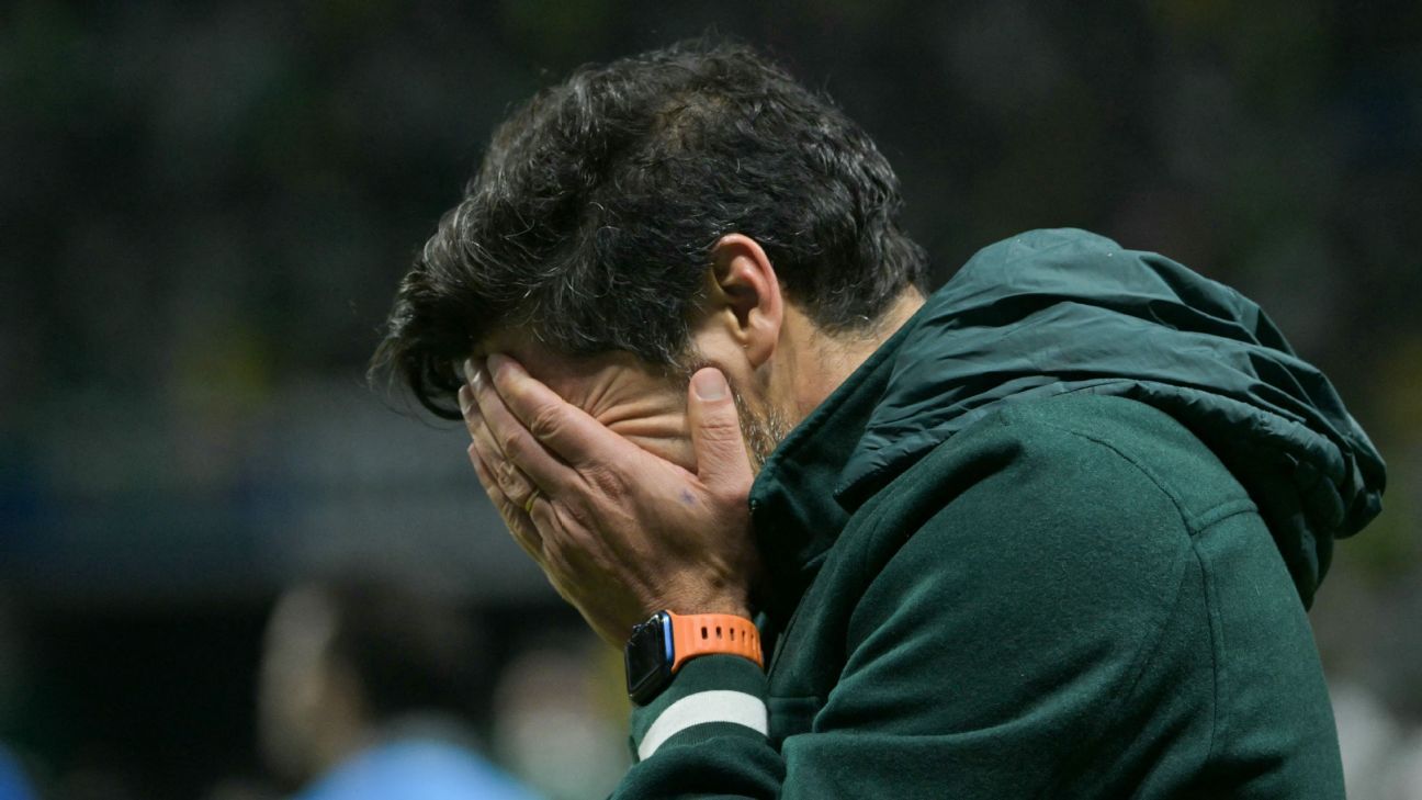 'Totalmente esgotado': os bastidores de por que Abel desabafou, chorou e extravasou após classificação do Palmeiras