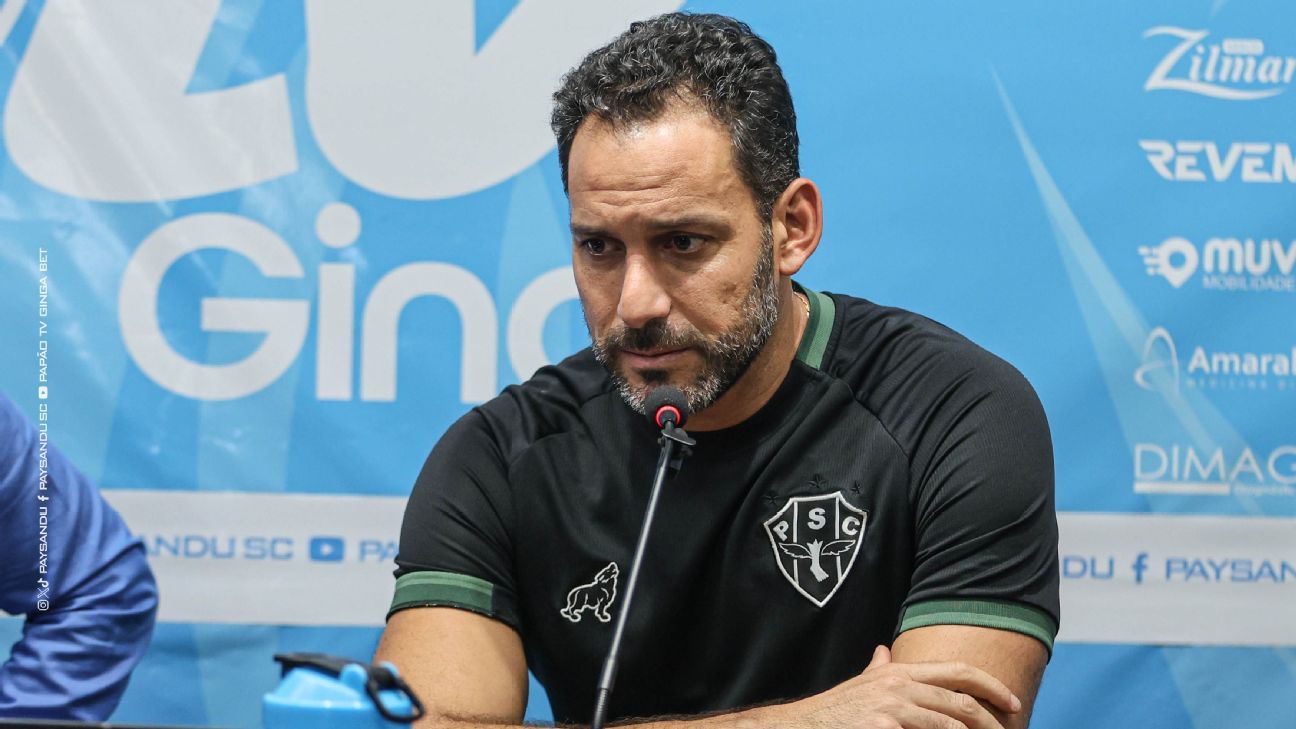 Dirigente do Paysandu chora após rebaixamento e vê Corinthians e Palmeiras como exemplos