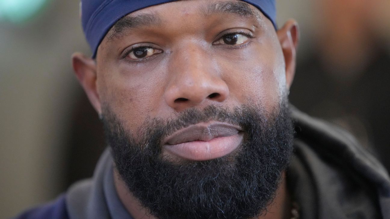 Broncos' Lewis, 41, becomes NFL's oldest TE