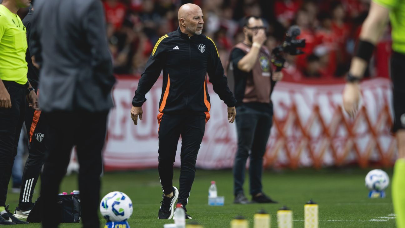 Da expulsão de Sampaoli à 'fúria' de diretor: o que diz a súmula após Inter x Atlético-MG polêmico