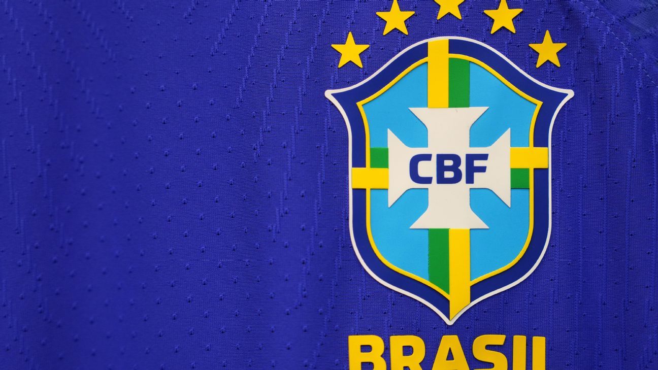 Site especializado vaza suposta nova camisa 2 azul e preta do Brasil; VEJA