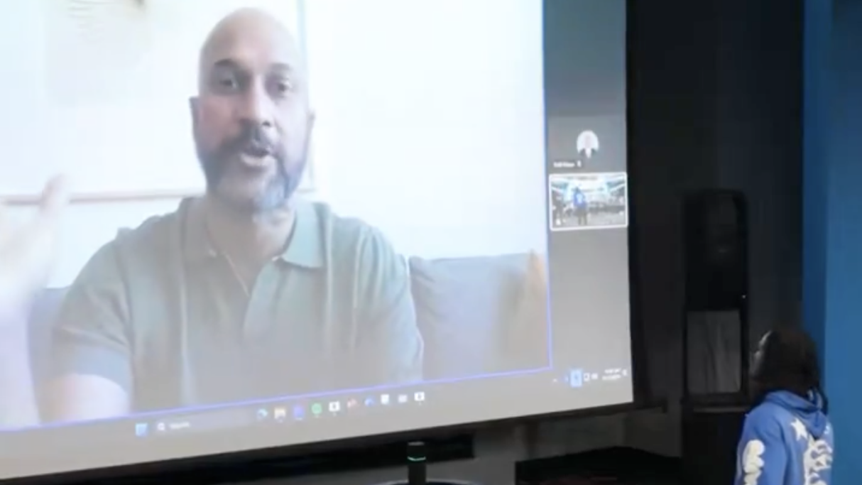 Keegan-Michael Key talks to Panthers after Rico Dowdle's pump fine