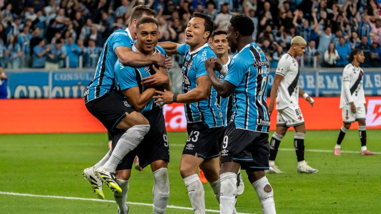 Grêmio vence Vasco e se afasta da zona de rebaixamento no Brasileirão.