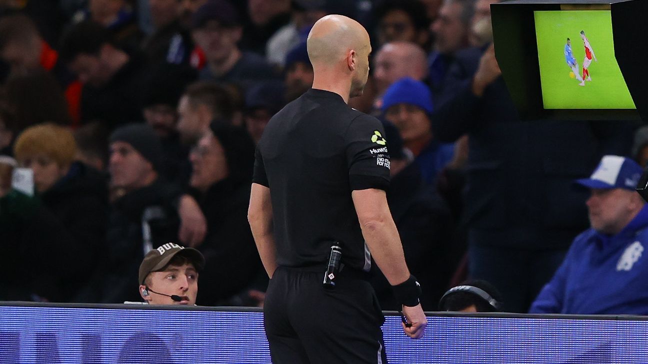 Fifa quer implementar revisão do VAR em lances de escanteio e segundo cartão amarelo para Copa do Mundo