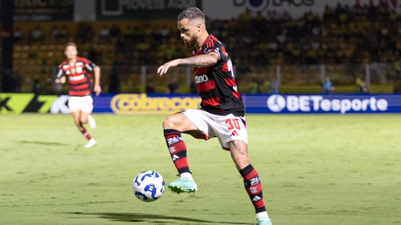 Michael desabafa sobre falta de oportunidades no Flamengo e aguarda definição do futuro