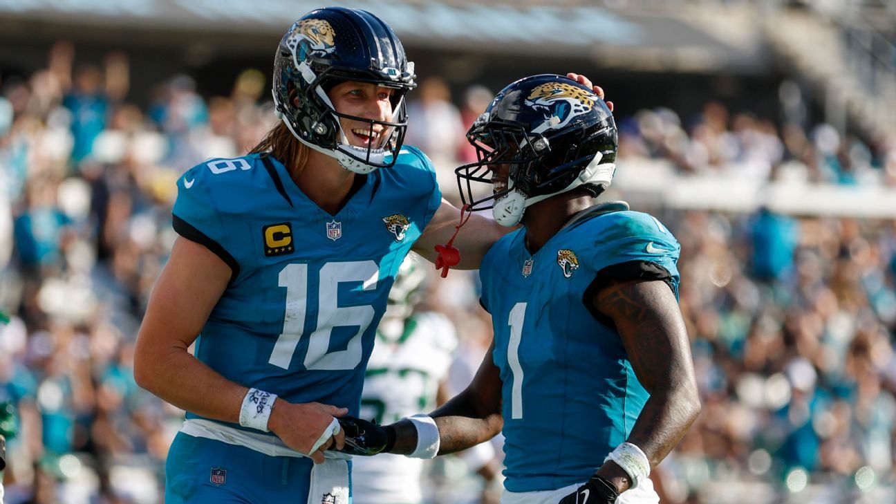 Lawrence 'on fire,' accounts for 6 TDs in Jags win