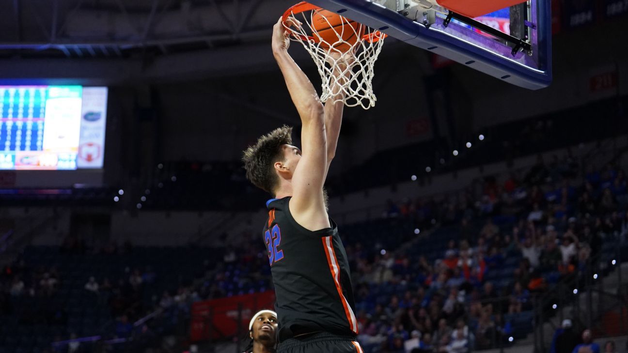 7-foot-9 Florida C Rioux dunks for first field goal