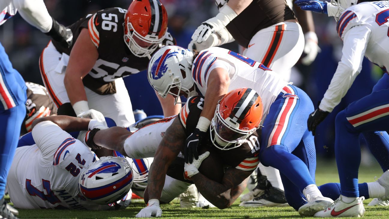 Browns standout rookie RB Judkins carted off