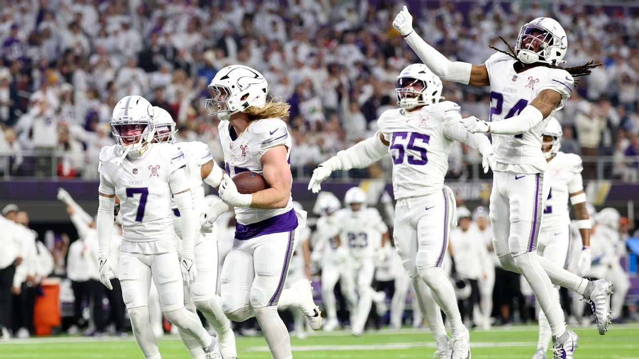 Snap reactions to every Week 17 game: Cowboys win first Christmas game, Vikings handle Lions