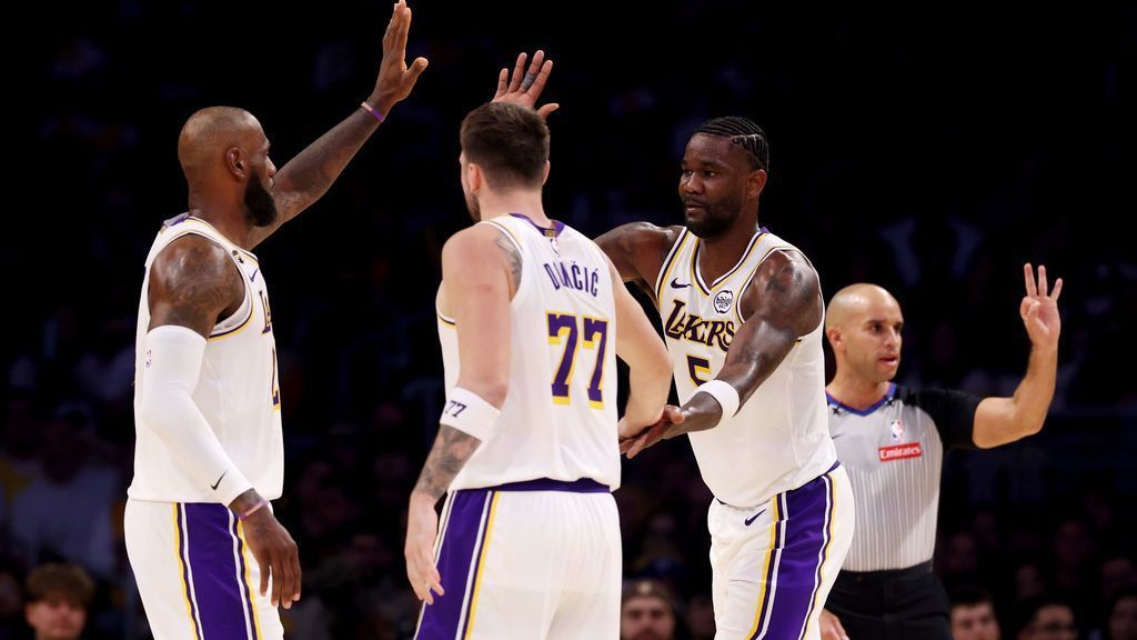 Ayton's perfect game helps L.A. right ship in win